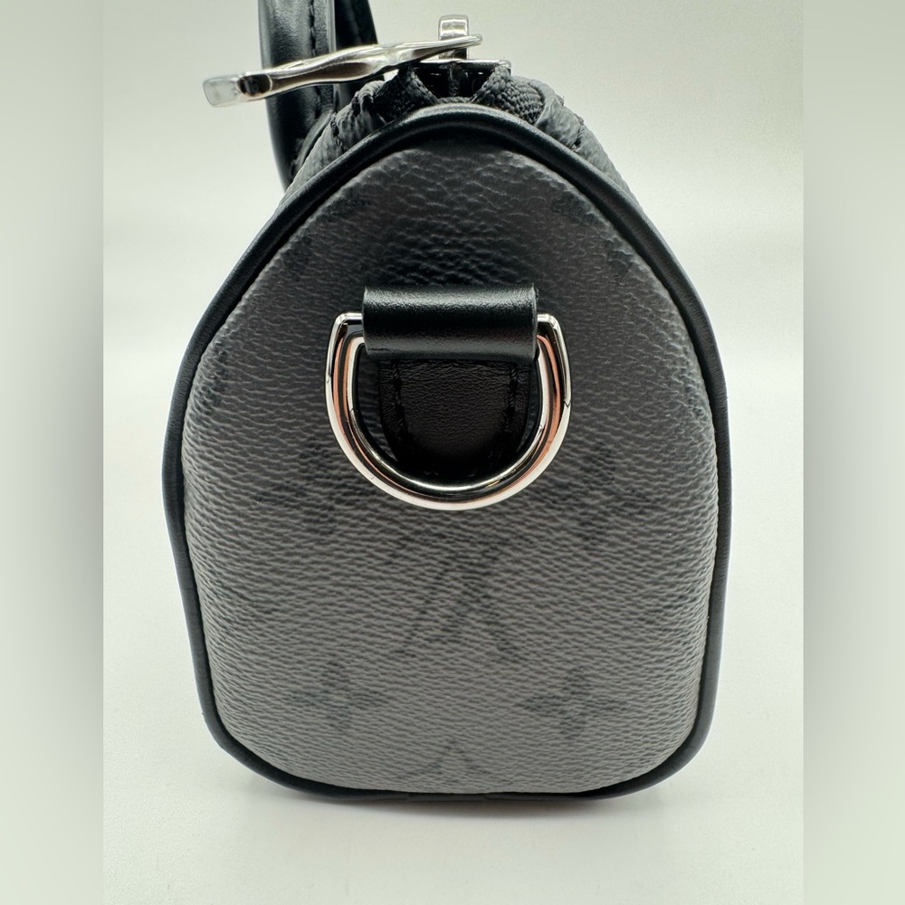 Louis Vuitton Keepall Bandoulière 25 - Picture 6 of 16